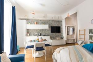 a room with a bed and a table and chairs at Monolocale Casa Pepe Sorrento in Sorrento