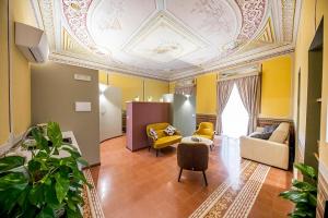 a living room with a coffered ceiling and yellow walls at Pepito palace in Cefalù