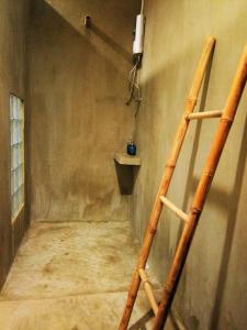 サワンナケートにあるVanpilaのはしごと棚付きの部屋 +26枚の写真