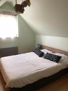Llit o llits en una habitació de Maison de vacances à Kertzfeld