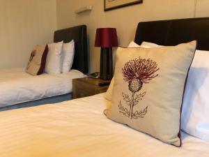 Postel nebo postele na pokoji v ubytování Westerlea Hotel Nairn