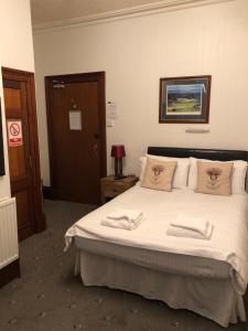 Postel nebo postele na pokoji v ubytování Westerlea Hotel Nairn