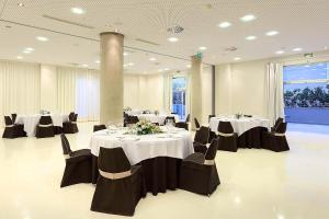 Restauracja lub miejsce do jedzenia w obiekcie Exe Puerto de Sagunto