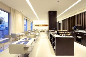 Restauracja lub miejsce do jedzenia w obiekcie Exe Puerto de Sagunto