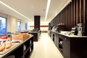 Kuchnia lub aneks kuchenny w obiekcie Exe Puerto de Sagunto