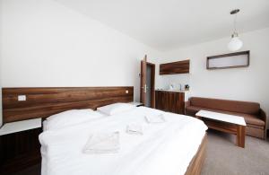 En eller flere senger på et rom på Luxusní horský apartmán přímo u sjezdovky Kouty