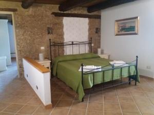 Postel nebo postele na pokoji v ubytování B&B Il Melograno