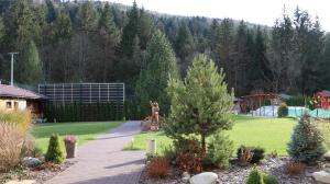 Ein Garten an der Unterkunft Wellness Simply Relax - Chopok- privátna vírivka, sauna
