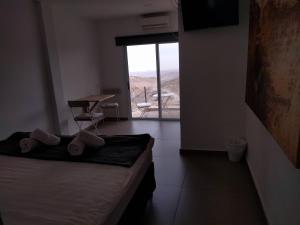 Dead Sea Desert's Edge客房内的一张或多张床位