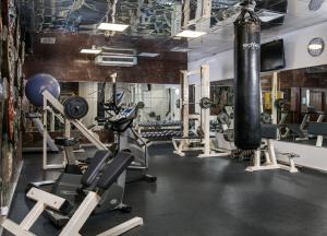
The fitness center and/or fitness facilities at President Hotel
