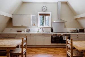 Η κουζίνα ή μικρή κουζίνα στο Spacious Country House Apartment