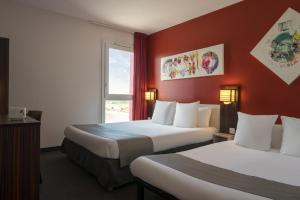Säng eller sängar i ett rum på The Originals City, Hôtel Pont Rouge (ex inter-hôtel), Carcassonne