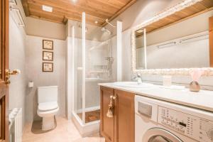 a bathroom with a toilet sink and a shower at Val de Ruda Luxe 11 by FeelFree Rentals in Baqueira-Beret +18 photos