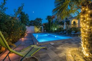 Hồ bơi trong/gần Villa Emilia