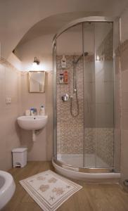 a bathroom with a shower and a sink at da Barbara in Orco Feglino