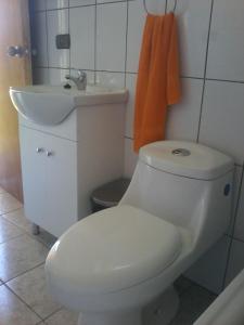 Kamar mandi di Cabaña Quinchen