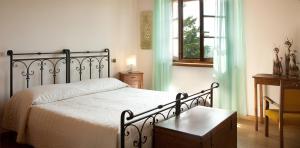 A bed or beds in a room at Alloggio Agrituristico CORTE SAN BIAGIO