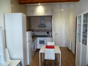 Kuchyň nebo kuchyňský kout v ubytování APARTAMENTO NUEVO EN CENTRO HISTORICO A CORUÑA