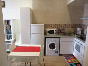 Dapur atau dapur kecil di APARTAMENTO NUEVO EN CENTRO HISTORICO A CORUÑA