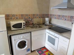 Kuchyň nebo kuchyňský kout v ubytování APARTAMENTO NUEVO EN CENTRO HISTORICO A CORUÑA
