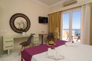 Кровать или кровати в номере Sunrise Resort Hotel