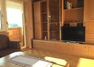 TV a/nebo společenská místnost v ubytování Ferienwohnung Bechter