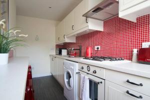 ALTIDO Perfect Location - Stylish 2bd Rose St Apartment