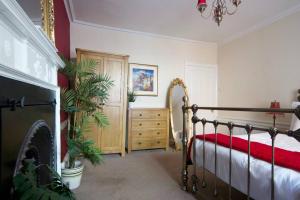 ALTIDO Perfect Location - Stylish 2bd Rose St Apartment