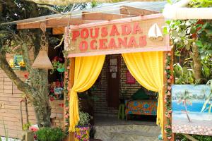 バウネアーリオ・コンボリウーにあるPousada OceAnas Frente Mar Estaleiroのオレゴンの印を持つ売店