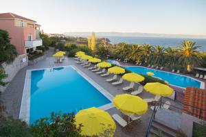 Бассейн в Sunrise Resort Hotel или поблизости