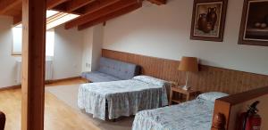 Postel nebo postele na pokoji v ubytování Casa Rural Tío Carlillos