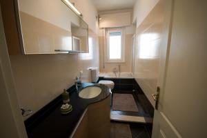 Kylpyhuone majoituspaikassa A casa di Simone a Viareggio