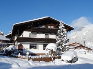 Jogglerhaus during the winter