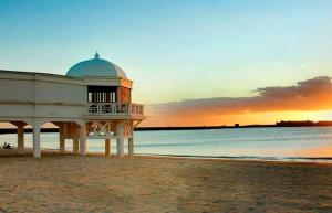 Afbeelding uit fotogalerij van La Perla de La Caleta in Cádiz