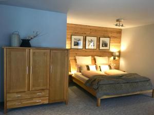 a bedroom with a large bed with a wooden headboard at Ferienwohnung Alte Poststraße in Kurort Oberwiesenthal