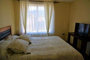 A bed or beds in a room at Hostal Casa Arrayán