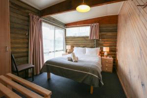 Krevet ili kreveti u jedinici u objektu Lazy Acre Log Cabins