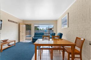 Gallery image of Allambi Holiday Apartments in Lakes Entrance