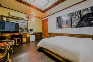 Gallery image of Pine Motel in Boryeong