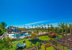 Bazén v ubytování Hotel Turan Prince - Ex Sentido Turan Prince nebo v jeho okolí