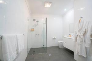 a bathroom with a shower, toilet, sink and tub at Thistle Hill Guesthouse in Pokolbin