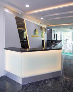 斯里巴加湾市Higher Hotel的相册照片