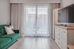 Svetainės erdvė apgyvendinimo įstaigoje CITYSTAY Lastadia Gdansk Apartment