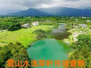 Foto de la galeria de 雲山水民宿逸翠軒會館 a Fengping