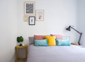A bed or beds in a room at Apartamento MINAGA 1 Még 13 kép