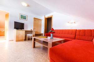 TV a/nebo společenská místnost v ubytování Hotel Gasthof zur Linde