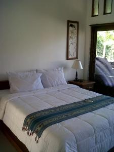 En eller flere senge i et værelse på Kubu Nusa