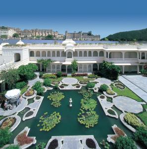 Bazén v ubytování Taj Lake Palace Udaipur nebo v jeho okolí
