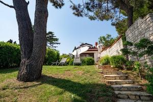 Vonkajšia záhrada v ubytovaní Villa Ana