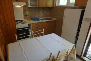 Dapur atau dapur kecil di Apartment Vilma 2 +7 gambar